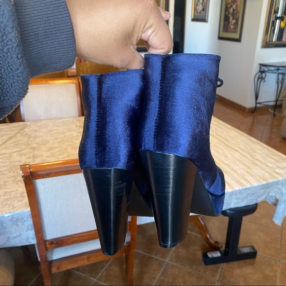 Steve Madden Booties 8 - Picture 4 of 9